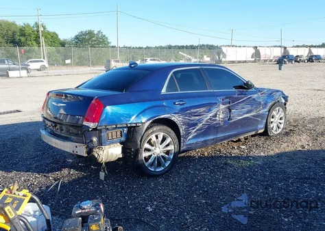 2017 Chrysler 300 Limited Awd z USA, uszkodzony, nr VIN 2C3CCARG6HH552527